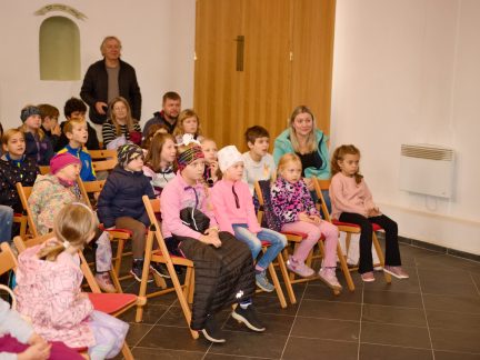 Na pohádku i košer víno. U čkyňské synagogy patřil svátek společnému setkávání
