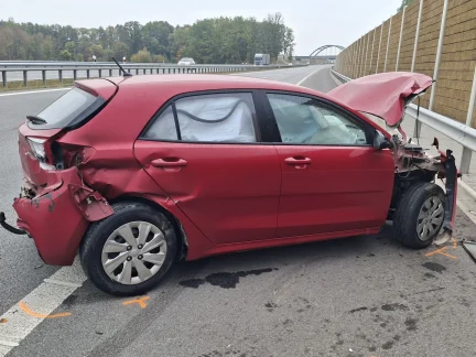 Po dálnici D3 jel řidič v protisměru. Policie hledá svědky nehody