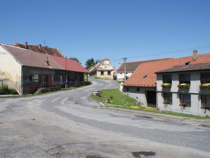 Lidé v Modlešovicích se bouří kvůli silnici, sepsali petici